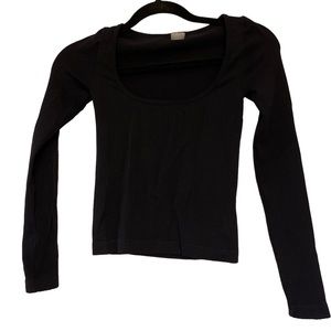 Black Scoop Neck Long Sleeve Top